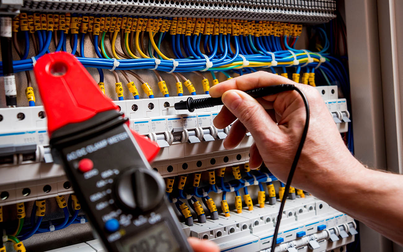 Electrical fault finding at a distribution board
